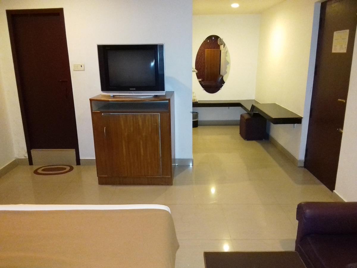 Hotel Sri Srinivasar Residency Vellore Exterior foto